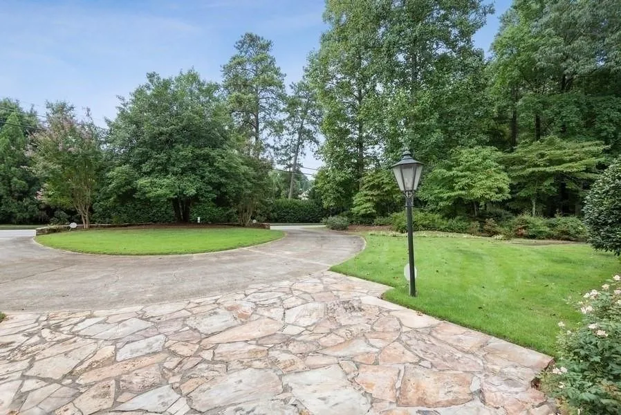 1095 Old Powers Ferry Road, Sandy Springs, Georgia 30327, 5 Bedrooms Bedrooms, ,4 BathroomsBathrooms,Residential,Sold,1095 Old Powers Ferry Road,6595699
