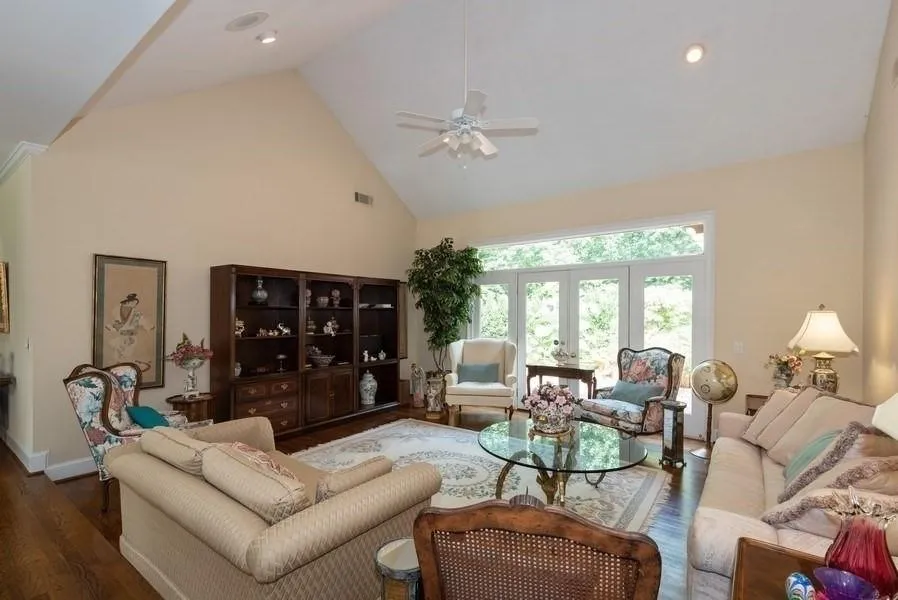 1095 Old Powers Ferry Road, Sandy Springs, Georgia 30327, 5 Bedrooms Bedrooms, ,4 BathroomsBathrooms,Residential,Sold,1095 Old Powers Ferry Road,6595699