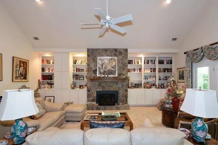 1095 Old Powers Ferry Road, Sandy Springs, Georgia 30327, 5 Bedrooms Bedrooms, ,4 BathroomsBathrooms,Residential,Sold,1095 Old Powers Ferry Road,6595699