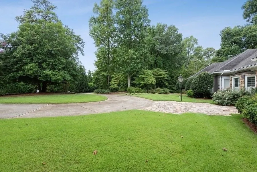 1095 Old Powers Ferry Road, Sandy Springs, Georgia 30327, 5 Bedrooms Bedrooms, ,4 BathroomsBathrooms,Residential,Sold,1095 Old Powers Ferry Road,6595699