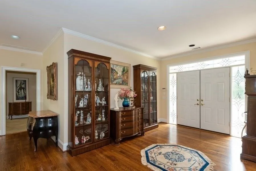 1095 Old Powers Ferry Road, Sandy Springs, Georgia 30327, 5 Bedrooms Bedrooms, ,4 BathroomsBathrooms,Residential,Sold,1095 Old Powers Ferry Road,6595699