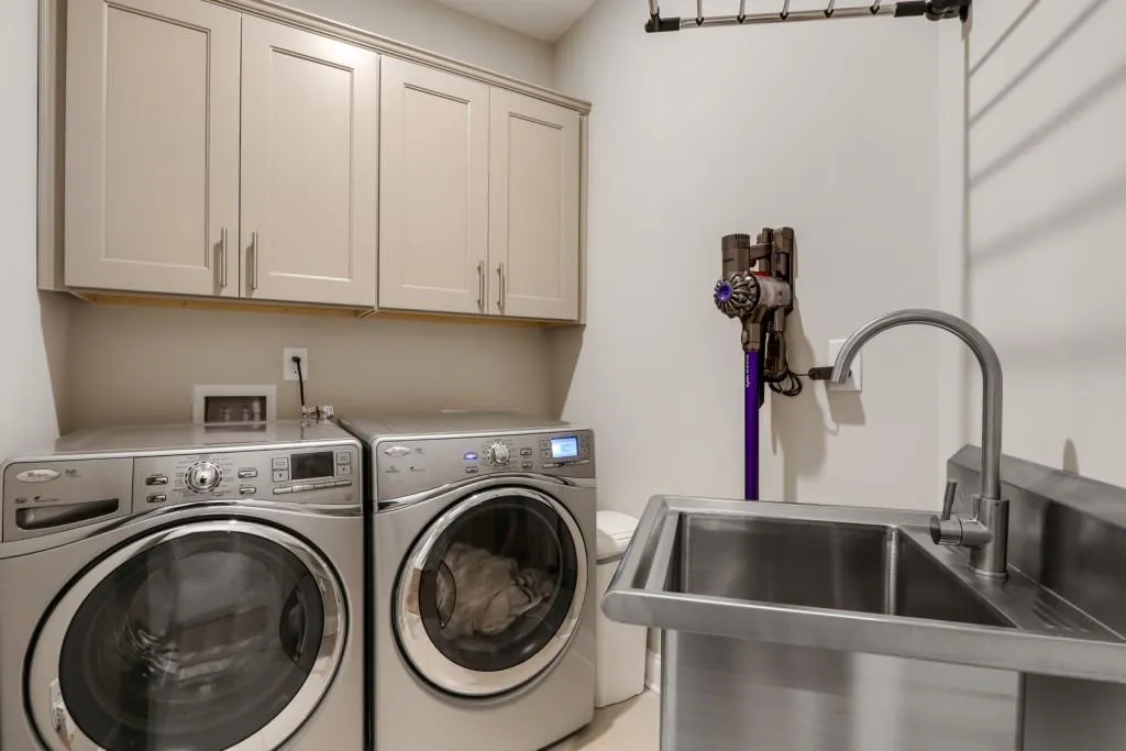 2073 Wheaton Way, Sandy Springs, Georgia 30328, 4 Bedrooms Bedrooms, ,4 BathroomsBathrooms,Residential,Sold,2073 Wheaton Way,6826078 2073 Wheaton Way, Sandy Springs, Georgia 30328, 4 Bedrooms Bedrooms, ,4 BathroomsBathrooms,Residential,Sold,2073 Wheaton Way,6826078