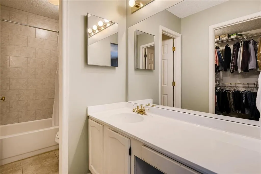 303 Dunwoody Chace, Atlanta, Georgia 30328, 3 Bedrooms Bedrooms, ,3 BathroomsBathrooms,Residential,Sold,303 Dunwoody Chace,6597720