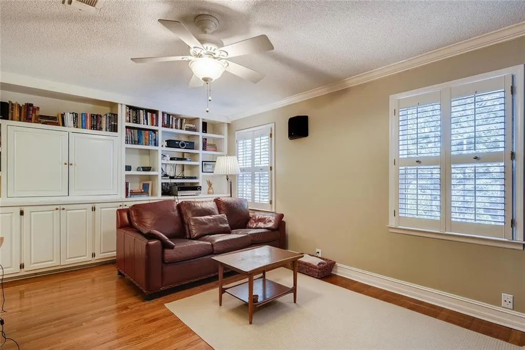 303 Dunwoody Chace, Atlanta, Georgia 30328, 3 Bedrooms Bedrooms, ,3 BathroomsBathrooms,Residential,Sold,303 Dunwoody Chace,6597720