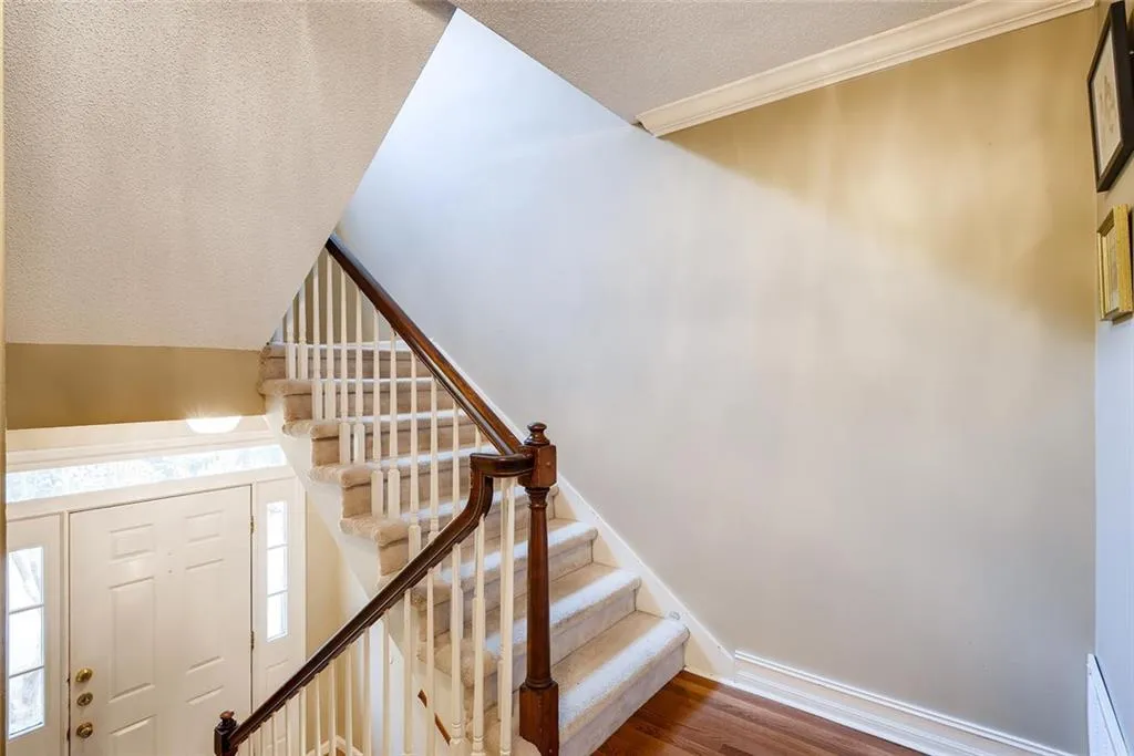 303 Dunwoody Chace, Atlanta, Georgia 30328, 3 Bedrooms Bedrooms, ,3 BathroomsBathrooms,Residential,Sold,303 Dunwoody Chace,6597720