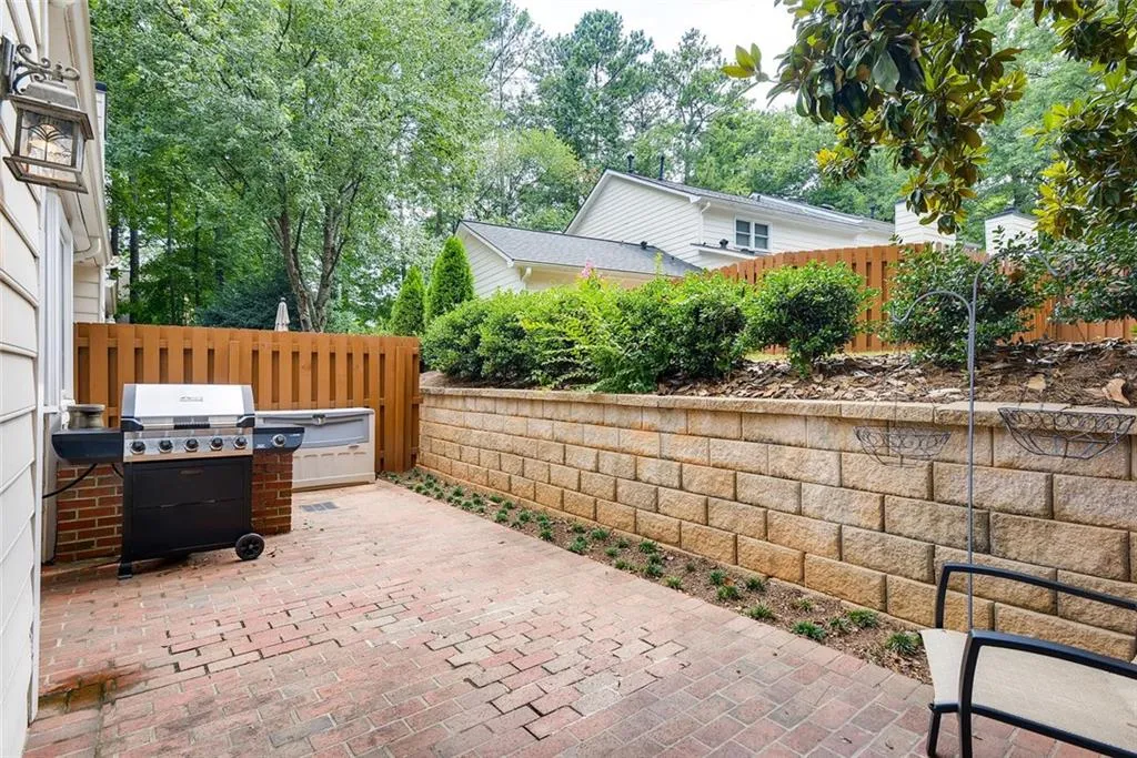 303 Dunwoody Chace, Atlanta, Georgia 30328, 3 Bedrooms Bedrooms, ,3 BathroomsBathrooms,Residential,Sold,303 Dunwoody Chace,6597720