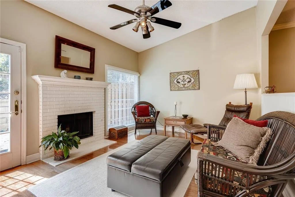 303 Dunwoody Chace, Atlanta, Georgia 30328, 3 Bedrooms Bedrooms, ,3 BathroomsBathrooms,Residential,Sold,303 Dunwoody Chace,6597720