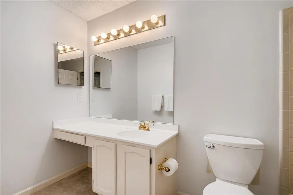 303 Dunwoody Chace, Atlanta, Georgia 30328, 3 Bedrooms Bedrooms, ,3 BathroomsBathrooms,Residential,Sold,303 Dunwoody Chace,6597720