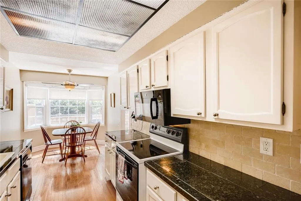 303 Dunwoody Chace, Atlanta, Georgia 30328, 3 Bedrooms Bedrooms, ,3 BathroomsBathrooms,Residential,Sold,303 Dunwoody Chace,6597720