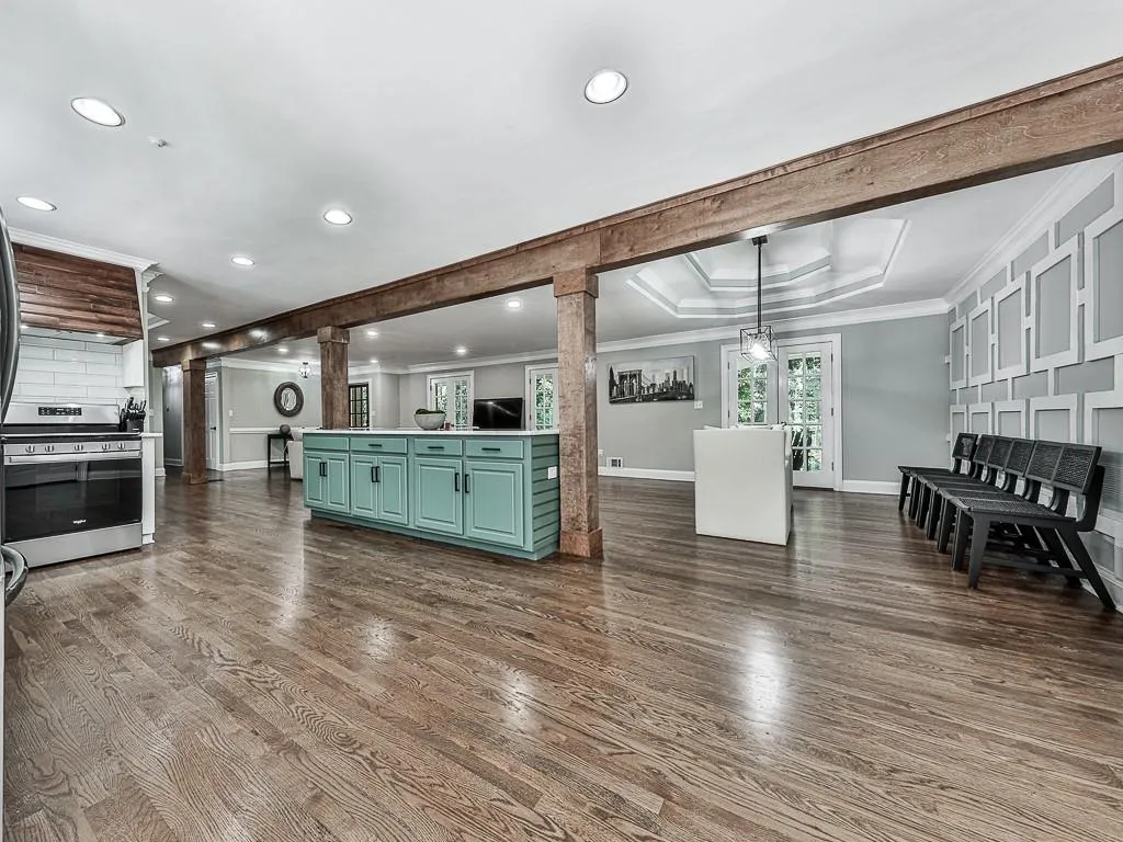 5335 Peachtree Dunwoody Road, Sandy Springs, Georgia 30342, 4 Bedrooms Bedrooms, ,3 BathroomsBathrooms,Residential,Sold,5335 Peachtree Dunwoody Road,7126563