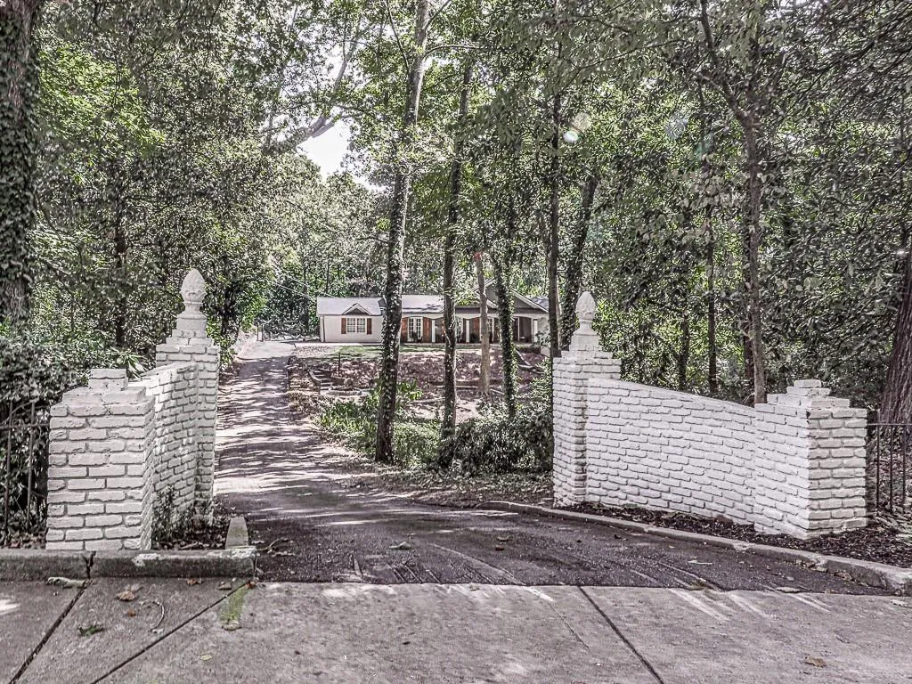 5335 Peachtree Dunwoody Road, Sandy Springs, Georgia 30342, 4 Bedrooms Bedrooms, ,3 BathroomsBathrooms,Residential,Sold,5335 Peachtree Dunwoody Road,7126563