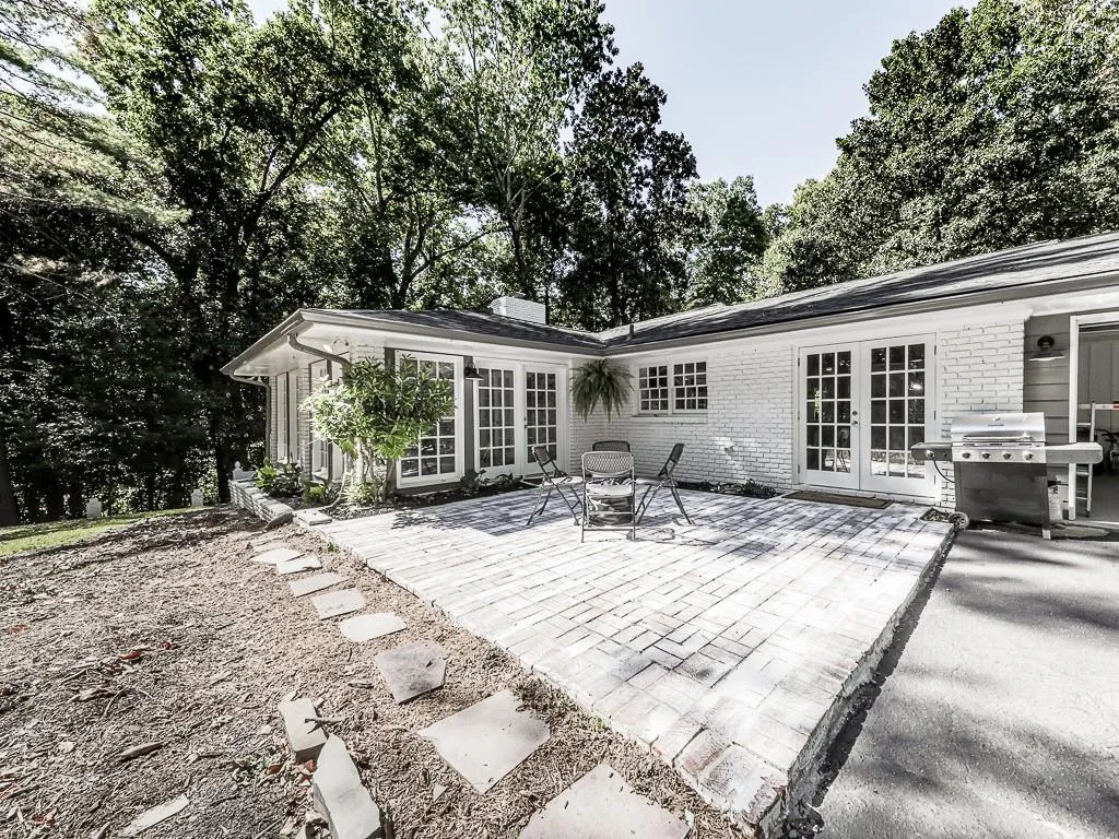 5335 Peachtree Dunwoody Road, Sandy Springs, Georgia 30342, 4 Bedrooms Bedrooms, ,3 BathroomsBathrooms,Residential,Sold,5335 Peachtree Dunwoody Road,7126563