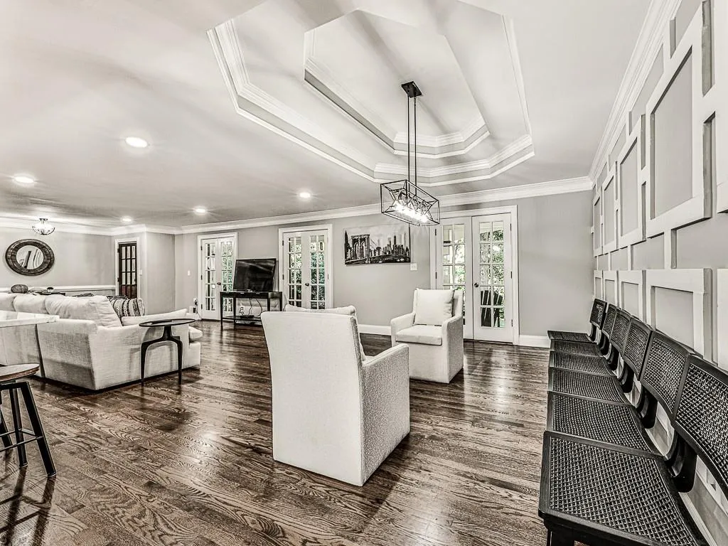 5335 Peachtree Dunwoody Road, Sandy Springs, Georgia 30342, 4 Bedrooms Bedrooms, ,3 BathroomsBathrooms,Residential,Sold,5335 Peachtree Dunwoody Road,7126563