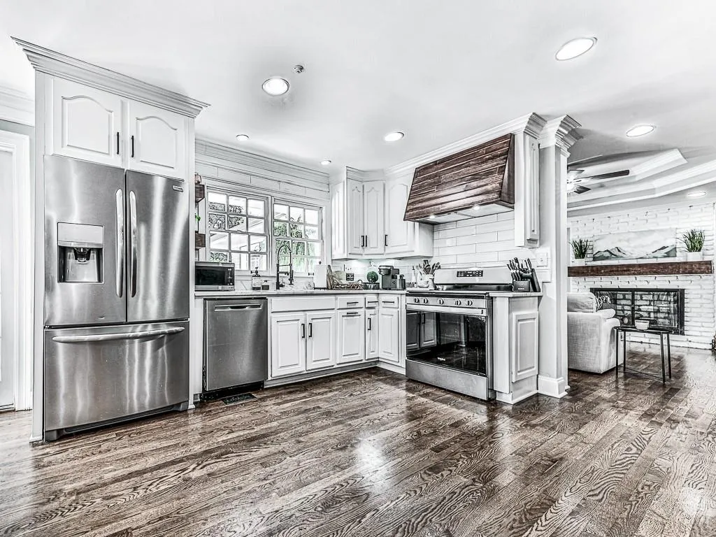 5335 Peachtree Dunwoody Road, Sandy Springs, Georgia 30342, 4 Bedrooms Bedrooms, ,3 BathroomsBathrooms,Residential,Sold,5335 Peachtree Dunwoody Road,7126563