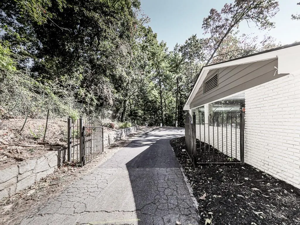 5335 Peachtree Dunwoody Road, Sandy Springs, Georgia 30342, 4 Bedrooms Bedrooms, ,3 BathroomsBathrooms,Residential,Sold,5335 Peachtree Dunwoody Road,7126563