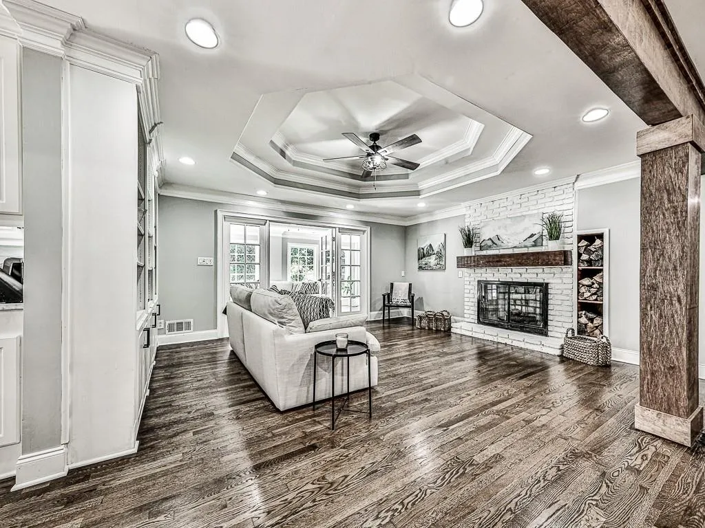 5335 Peachtree Dunwoody Road, Sandy Springs, Georgia 30342, 4 Bedrooms Bedrooms, ,3 BathroomsBathrooms,Residential,Sold,5335 Peachtree Dunwoody Road,7126563