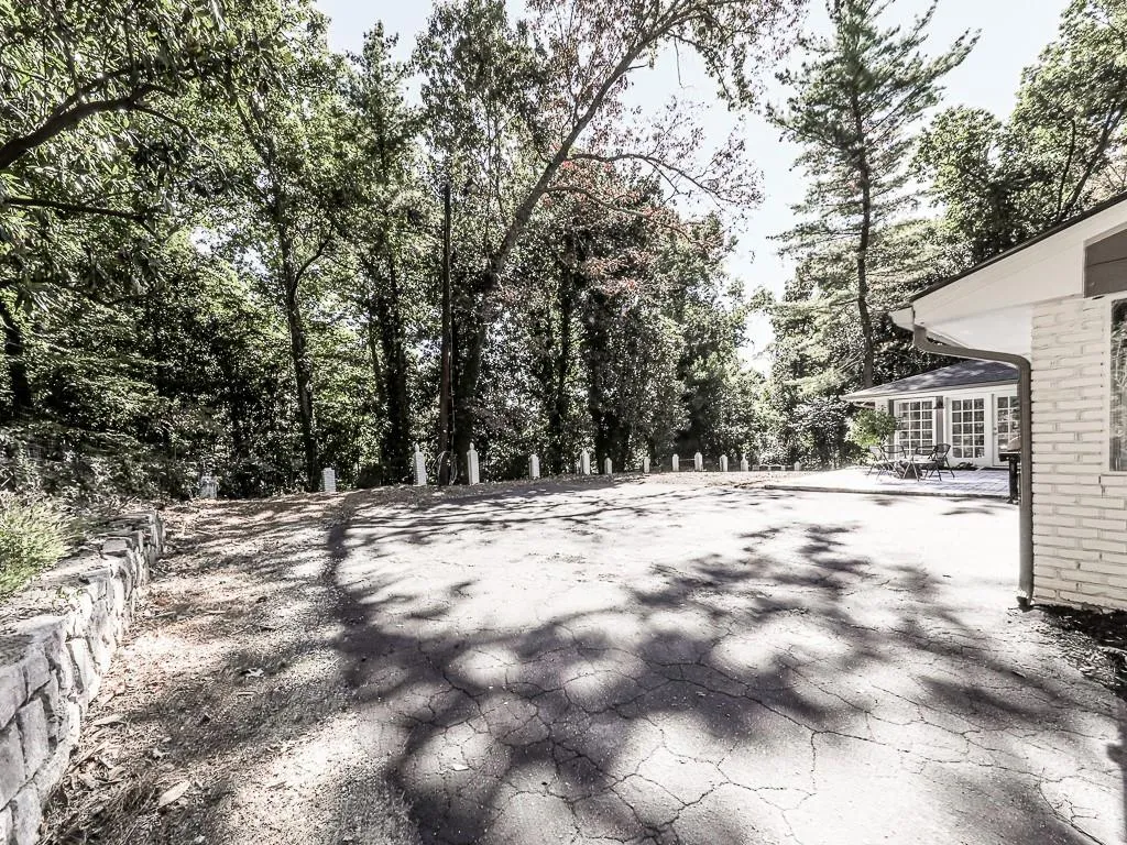 5335 Peachtree Dunwoody Road, Sandy Springs, Georgia 30342, 4 Bedrooms Bedrooms, ,3 BathroomsBathrooms,Residential,Sold,5335 Peachtree Dunwoody Road,7126563