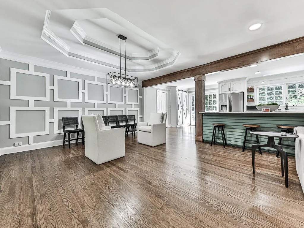 5335 Peachtree Dunwoody Road, Sandy Springs, Georgia 30342, 4 Bedrooms Bedrooms, ,3 BathroomsBathrooms,Residential,Sold,5335 Peachtree Dunwoody Road,7126563