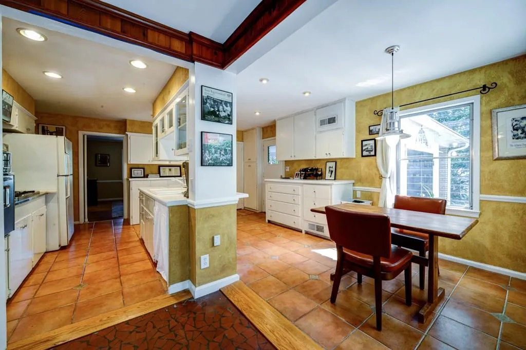 4904 Lake Forrest Drive Ne, Sandy Springs, Georgia 30342, 3 Bedrooms Bedrooms, ,2 BathroomsBathrooms,Residential,Sold,4904 Lake Forrest Drive Ne,5664217