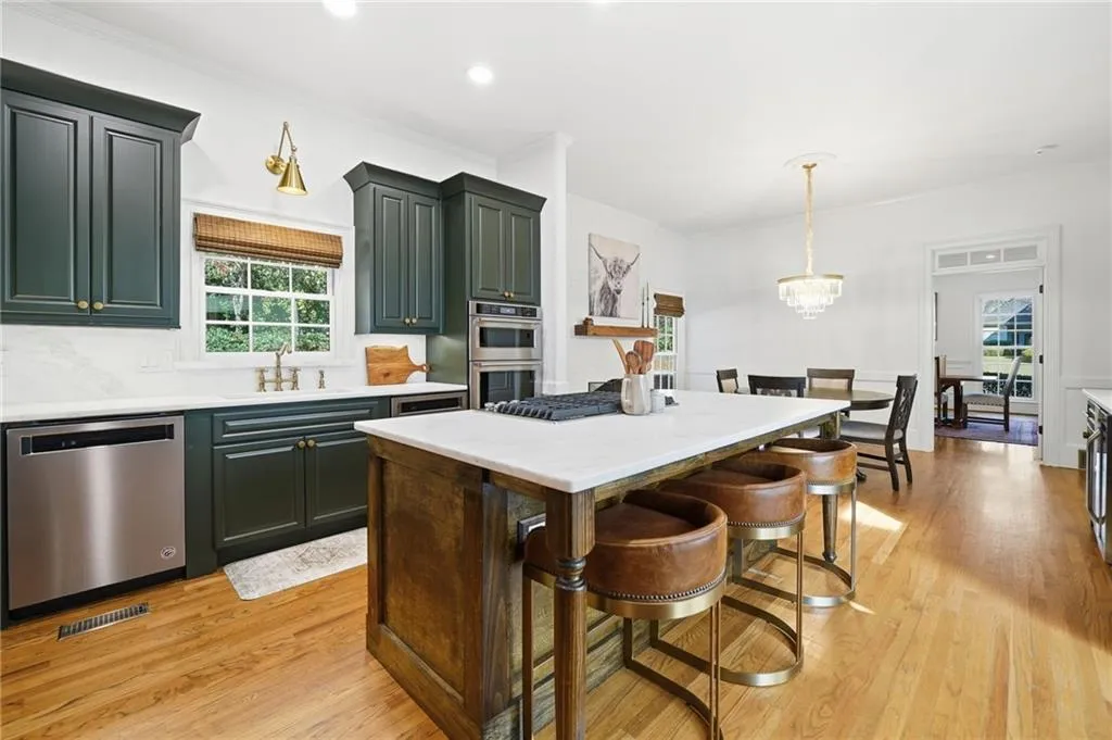 8520 Valemont Drive, Sandy Springs, Georgia 30350, 6 Bedrooms Bedrooms, ,5 BathroomsBathrooms,Residential,Sold,8520 Valemont Drive,7699986