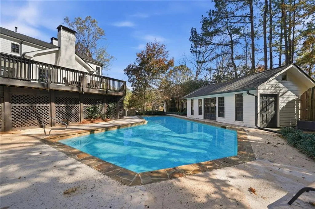 8520 Valemont Drive, Sandy Springs, Georgia 30350, 6 Bedrooms Bedrooms, ,5 BathroomsBathrooms,Residential,Sold,8520 Valemont Drive,7699986