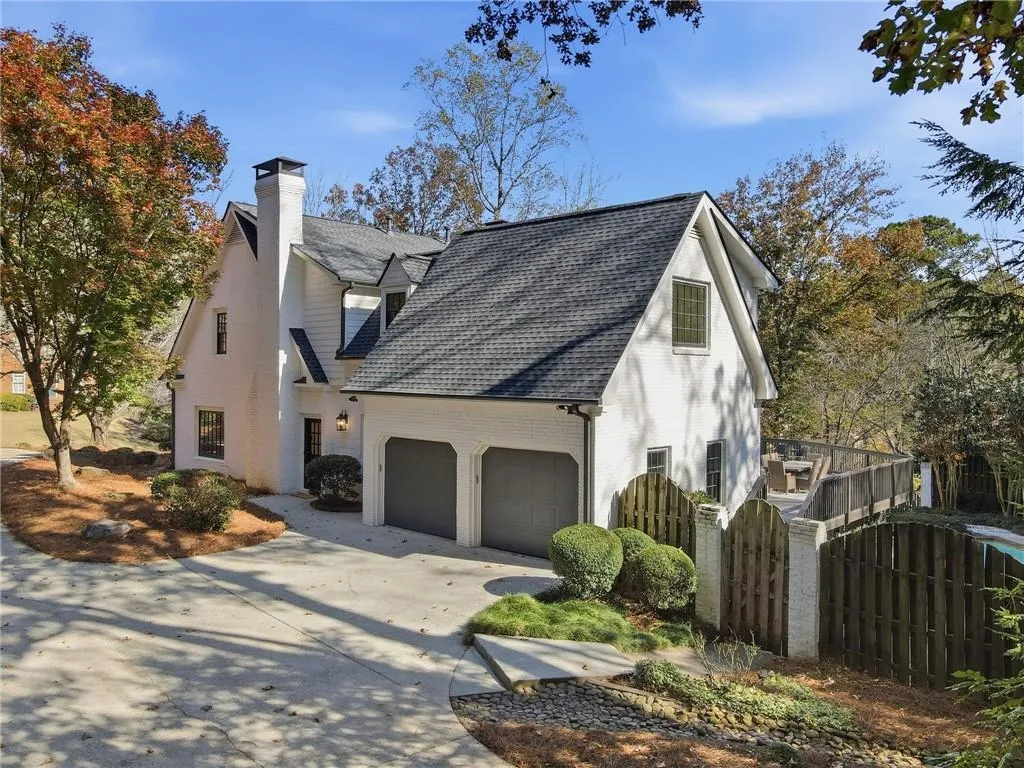 8520 Valemont Drive, Sandy Springs, Georgia 30350, 6 Bedrooms Bedrooms, ,5 BathroomsBathrooms,Residential,Sold,8520 Valemont Drive,7699986
