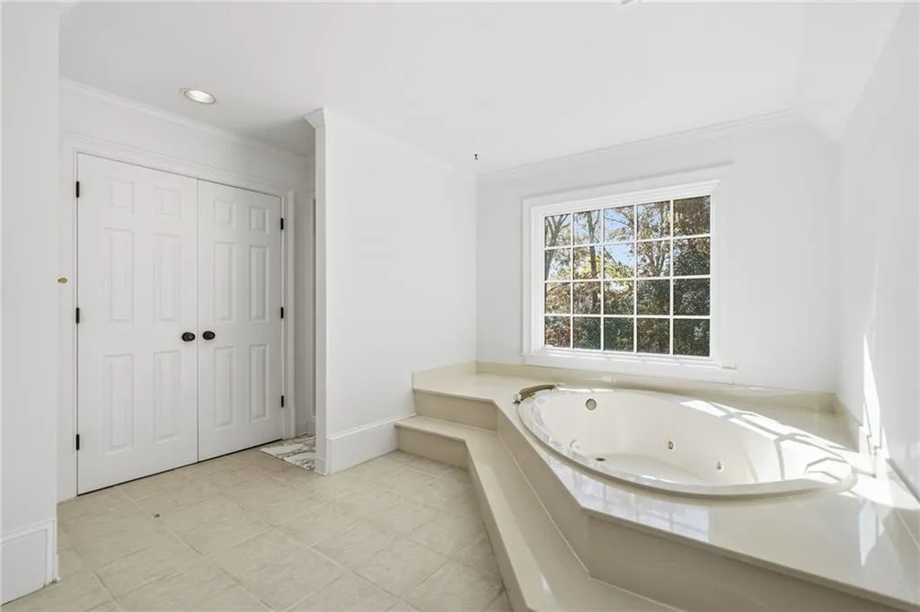 8520 Valemont Drive, Sandy Springs, Georgia 30350, 6 Bedrooms Bedrooms, ,5 BathroomsBathrooms,Residential,Sold,8520 Valemont Drive,7699986