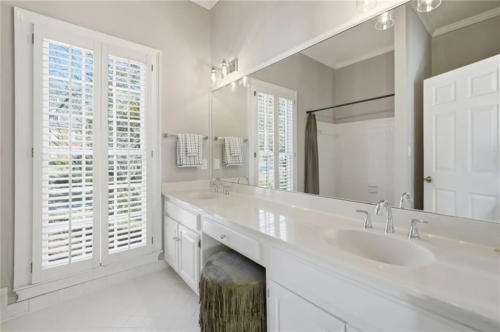 8520 Valemont Drive, Sandy Springs, Georgia 30350, 6 Bedrooms Bedrooms, ,5 BathroomsBathrooms,Residential,Sold,8520 Valemont Drive,7699986