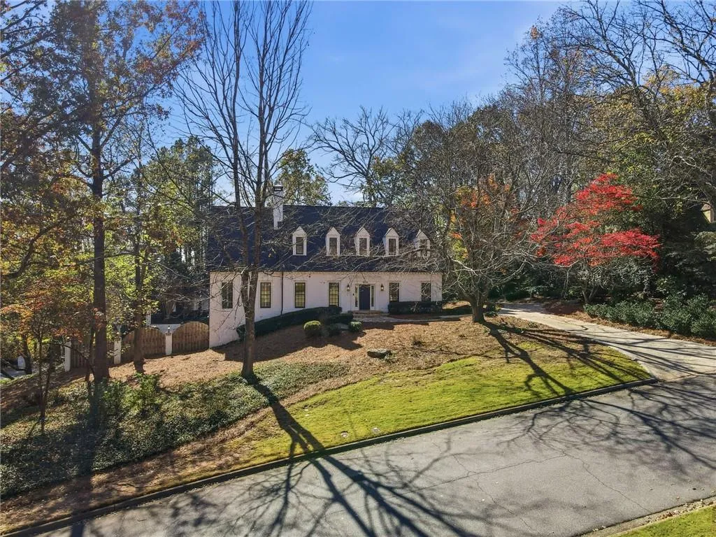 8520 Valemont Drive, Sandy Springs, Georgia 30350, 6 Bedrooms Bedrooms, ,5 BathroomsBathrooms,Residential,Sold,8520 Valemont Drive,7699986