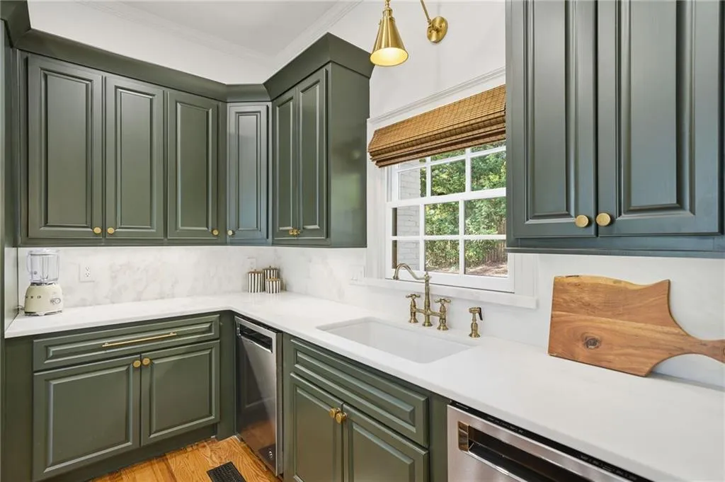 8520 Valemont Drive, Sandy Springs, Georgia 30350, 6 Bedrooms Bedrooms, ,5 BathroomsBathrooms,Residential,Sold,8520 Valemont Drive,7699986