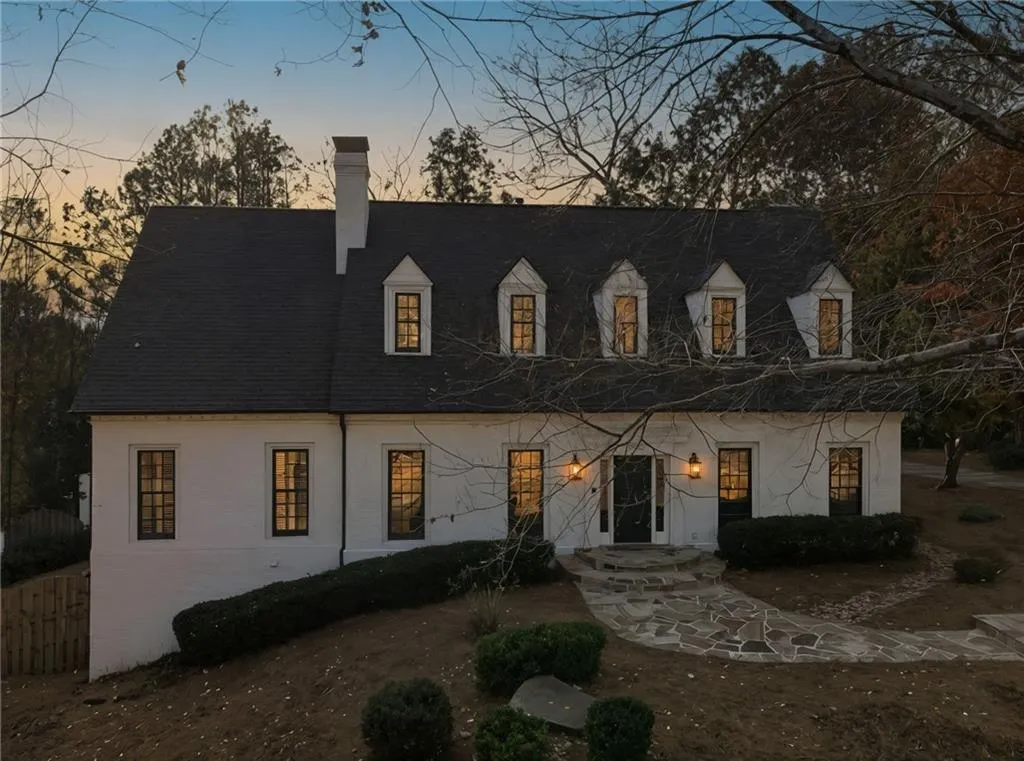 8520 Valemont Drive, Sandy Springs, Georgia 30350, 6 Bedrooms Bedrooms, ,5 BathroomsBathrooms,Residential,Sold,8520 Valemont Drive,7699986