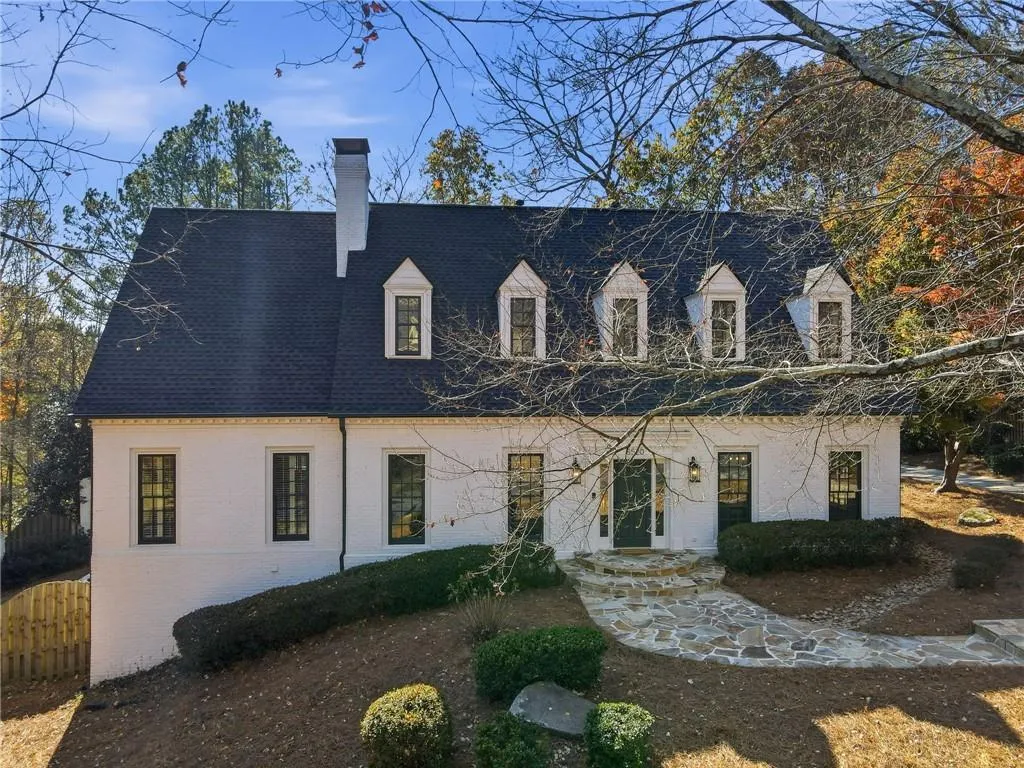 8520 Valemont Drive, Sandy Springs, Georgia 30350, 6 Bedrooms Bedrooms, ,5 BathroomsBathrooms,Residential,Sold,8520 Valemont Drive,7699986