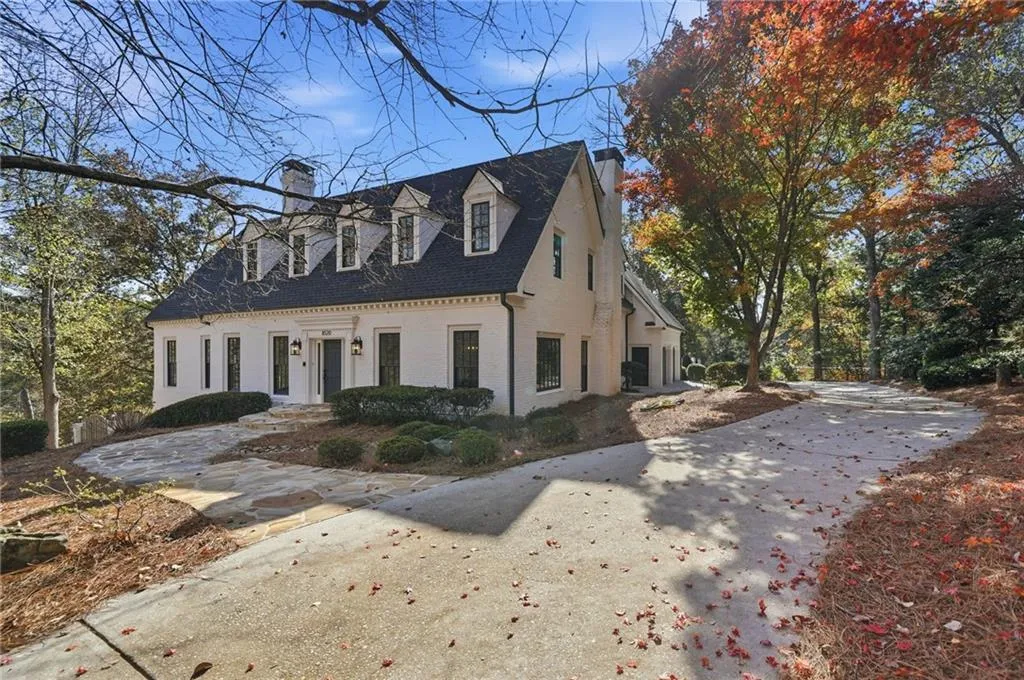 8520 Valemont Drive, Sandy Springs, Georgia 30350, 6 Bedrooms Bedrooms, ,5 BathroomsBathrooms,Residential,Sold,8520 Valemont Drive,7699986