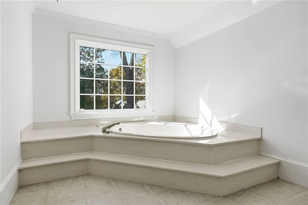 8520 Valemont Drive, Sandy Springs, Georgia 30350, 6 Bedrooms Bedrooms, ,5 BathroomsBathrooms,Residential,Sold,8520 Valemont Drive,7699986