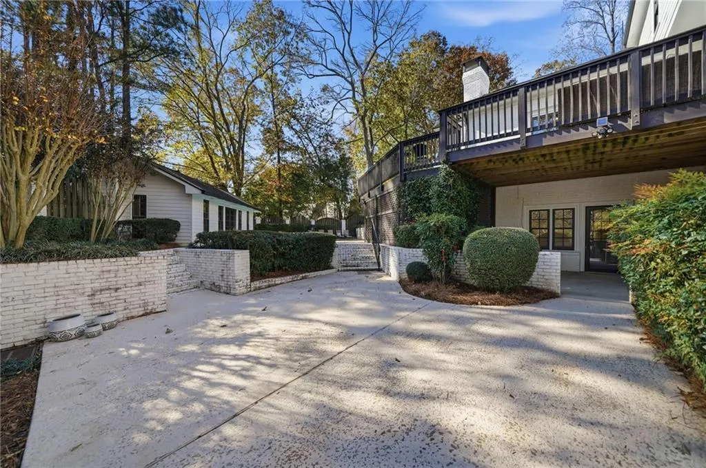 8520 Valemont Drive, Sandy Springs, Georgia 30350, 6 Bedrooms Bedrooms, ,5 BathroomsBathrooms,Residential,Sold,8520 Valemont Drive,7699986