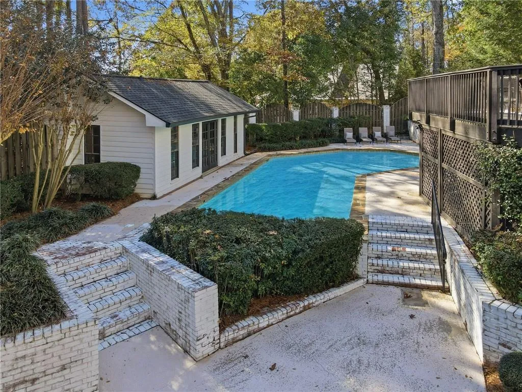 8520 Valemont Drive, Sandy Springs, Georgia 30350, 6 Bedrooms Bedrooms, ,5 BathroomsBathrooms,Residential,Sold,8520 Valemont Drive,7699986