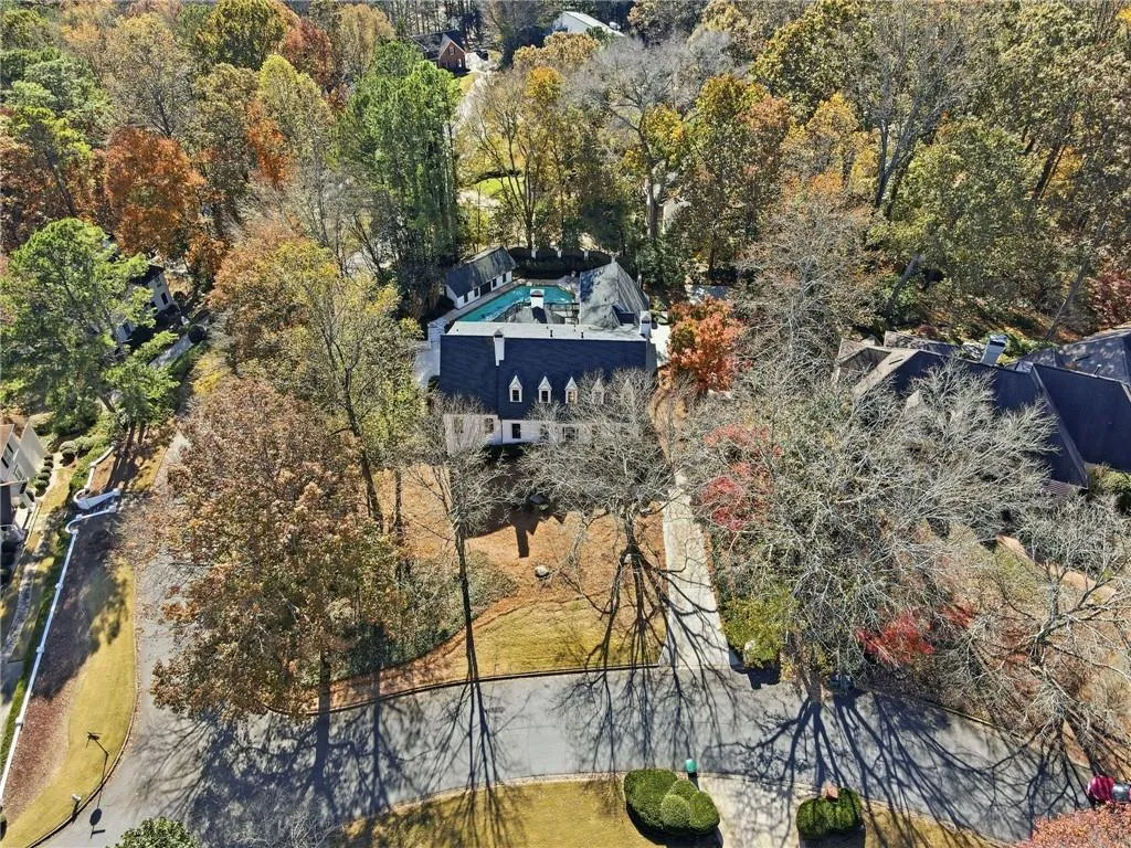 8520 Valemont Drive, Sandy Springs, Georgia 30350, 6 Bedrooms Bedrooms, ,5 BathroomsBathrooms,Residential,Sold,8520 Valemont Drive,7699986