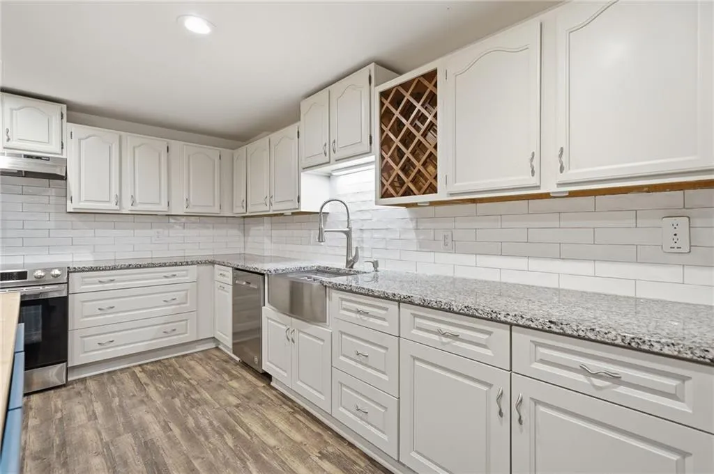 8520 Valemont Drive, Sandy Springs, Georgia 30350, 6 Bedrooms Bedrooms, ,5 BathroomsBathrooms,Residential,Sold,8520 Valemont Drive,7699986