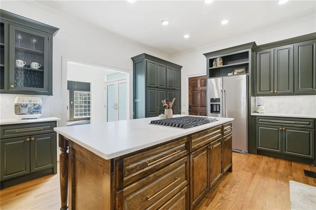 8520 Valemont Drive, Sandy Springs, Georgia 30350, 6 Bedrooms Bedrooms, ,5 BathroomsBathrooms,Residential,Sold,8520 Valemont Drive,7699986