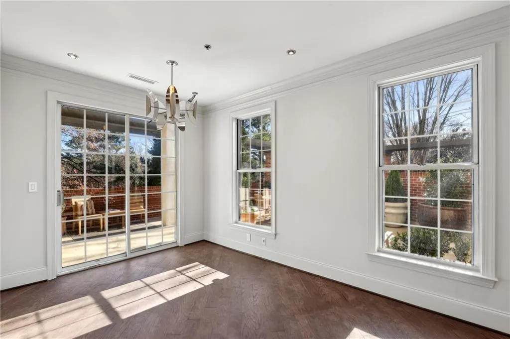 3101 Howell Mill Road Nw Unit 121, Atlanta, Georgia 30327, 1 Bedroom Bedrooms, ,1 BathroomBathrooms,Residential,For Sale,3101 Howell Mill Road Nw Unit 121,7661872