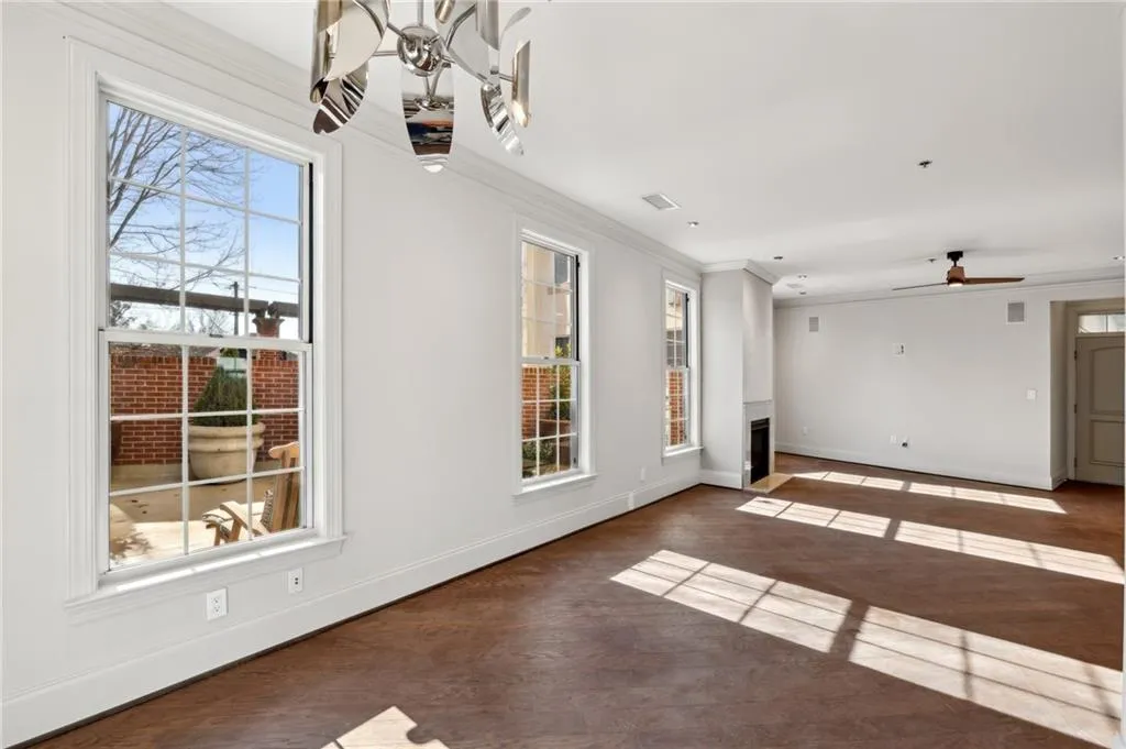 3101 Howell Mill Road Nw Unit 121, Atlanta, Georgia 30327, 1 Bedroom Bedrooms, ,1 BathroomBathrooms,Residential,For Sale,3101 Howell Mill Road Nw Unit 121,7661872