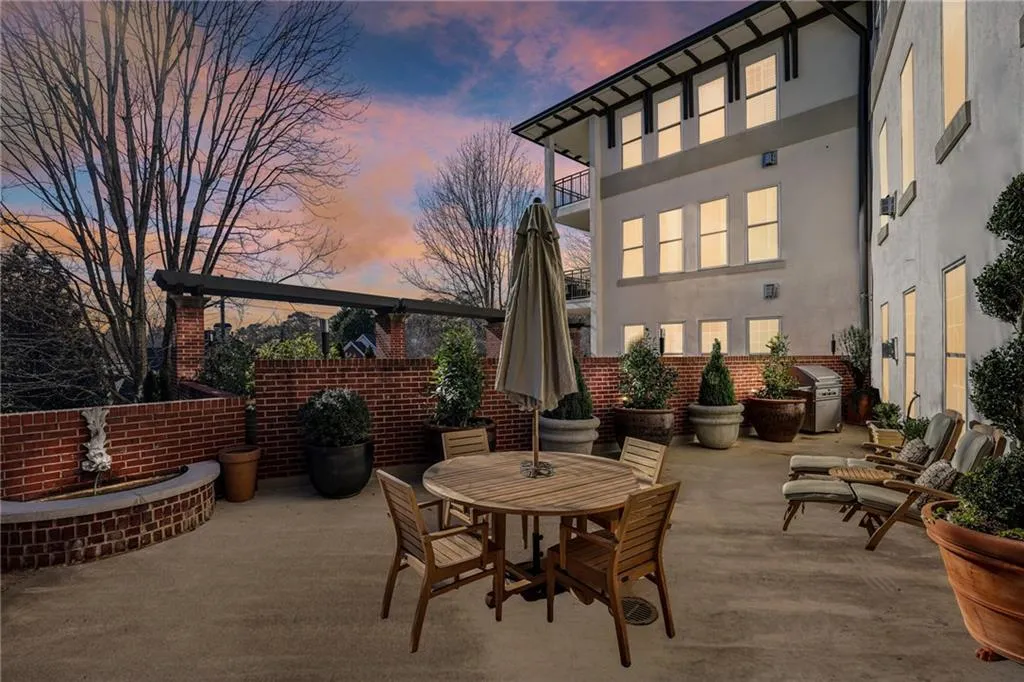 3101 Howell Mill Road Nw Unit 121, Atlanta, Georgia 30327, 1 Bedroom Bedrooms, ,1 BathroomBathrooms,Residential,For Sale,3101 Howell Mill Road Nw Unit 121,7661872