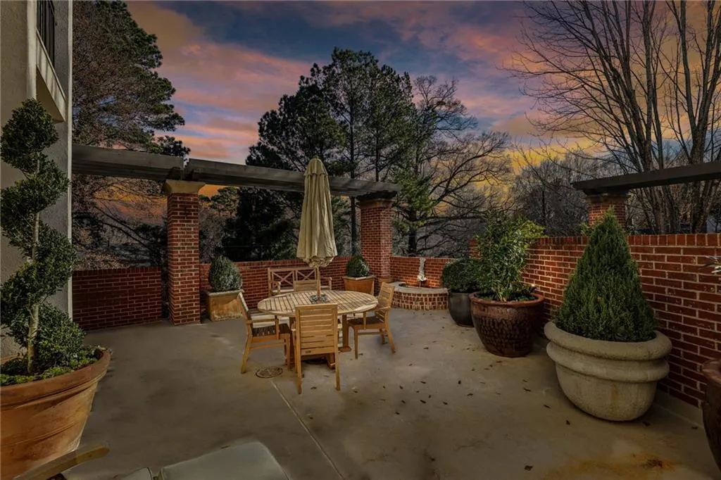 3101 Howell Mill Road Nw Unit 121, Atlanta, Georgia 30327, 1 Bedroom Bedrooms, ,1 BathroomBathrooms,Residential,For Sale,3101 Howell Mill Road Nw Unit 121,7661872