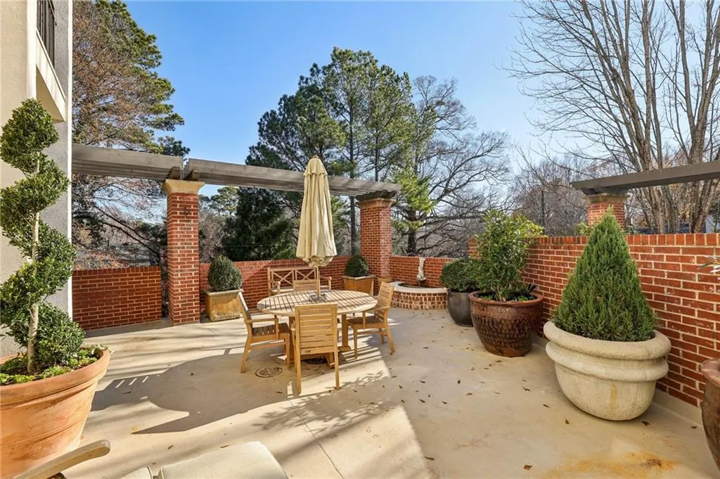 3101 Howell Mill Road Nw Unit 121, Atlanta, Georgia 30327, 1 Bedroom Bedrooms, ,1 BathroomBathrooms,Residential,For Sale,3101 Howell Mill Road Nw Unit 121,7661872
