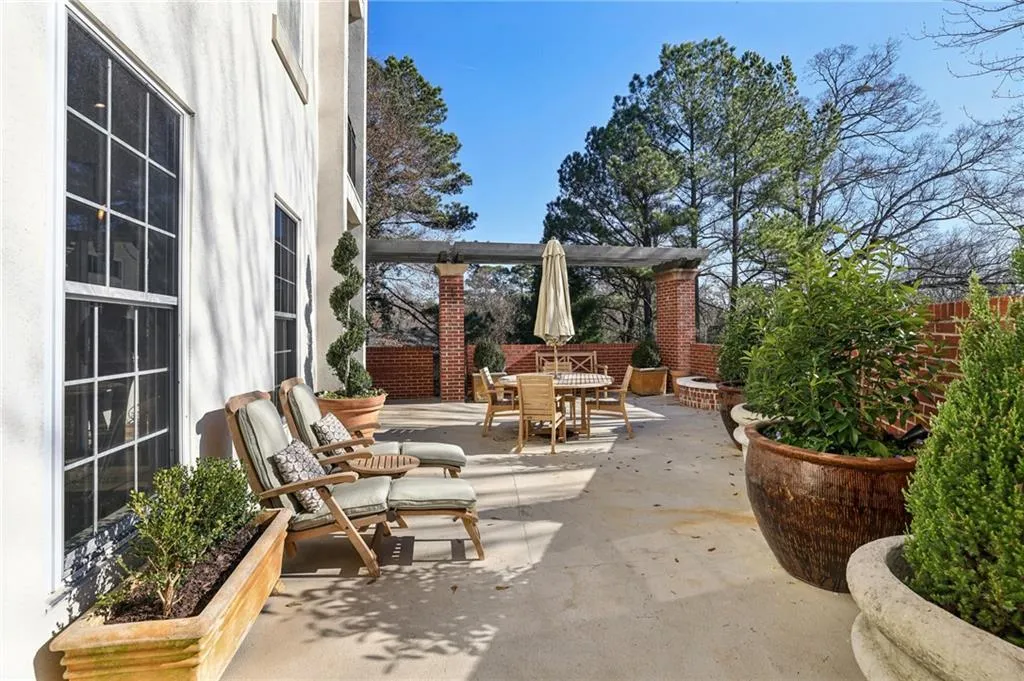 3101 Howell Mill Road Nw Unit 121, Atlanta, Georgia 30327, 1 Bedroom Bedrooms, ,1 BathroomBathrooms,Residential,For Sale,3101 Howell Mill Road Nw Unit 121,7661872
