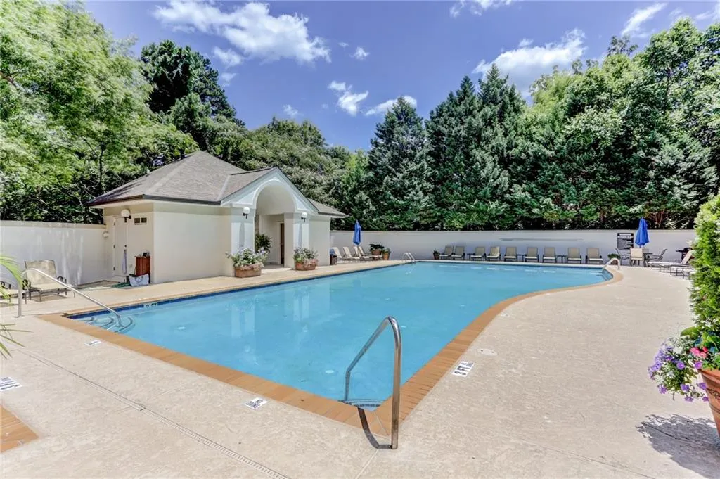 3101 Howell Mill Road Nw Unit 121, Atlanta, Georgia 30327, 1 Bedroom Bedrooms, ,1 BathroomBathrooms,Residential,For Sale,3101 Howell Mill Road Nw Unit 121,7661872