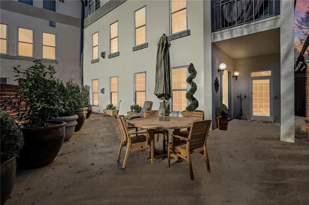 3101 Howell Mill Road Nw Unit 121, Atlanta, Georgia 30327, 1 Bedroom Bedrooms, ,1 BathroomBathrooms,Residential,For Sale,3101 Howell Mill Road Nw Unit 121,7661872