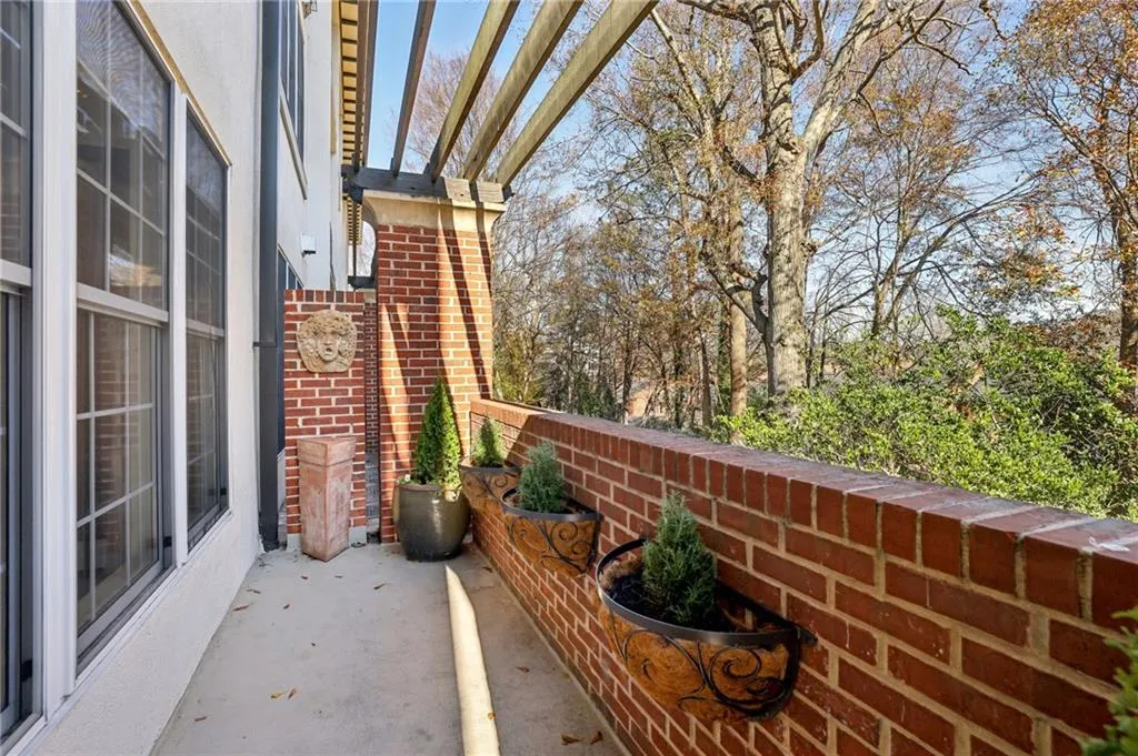 3101 Howell Mill Road Nw Unit 121, Atlanta, Georgia 30327, 1 Bedroom Bedrooms, ,1 BathroomBathrooms,Residential,For Sale,3101 Howell Mill Road Nw Unit 121,7661872