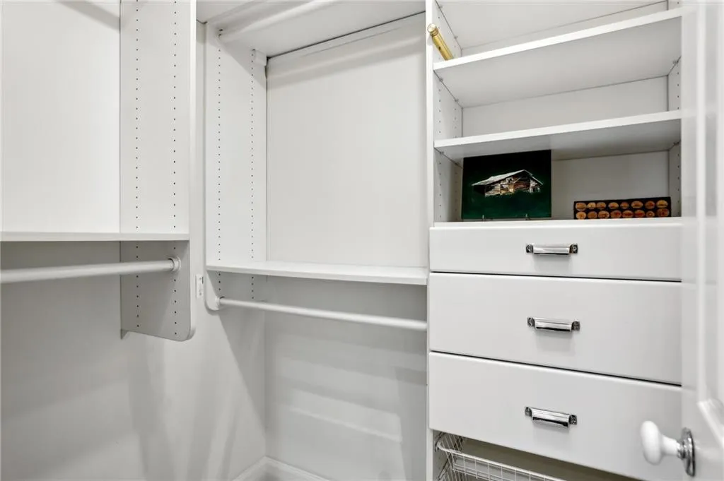 3101 Howell Mill Road Nw Unit 121, Atlanta, Georgia 30327, 1 Bedroom Bedrooms, ,1 BathroomBathrooms,Residential,For Sale,3101 Howell Mill Road Nw Unit 121,7661872