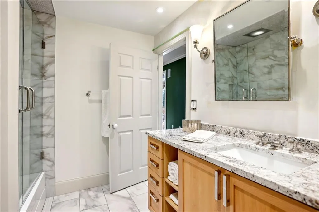3101 Howell Mill Road Nw Unit 121, Atlanta, Georgia 30327, 1 Bedroom Bedrooms, ,1 BathroomBathrooms,Residential,For Sale,3101 Howell Mill Road Nw Unit 121,7661872